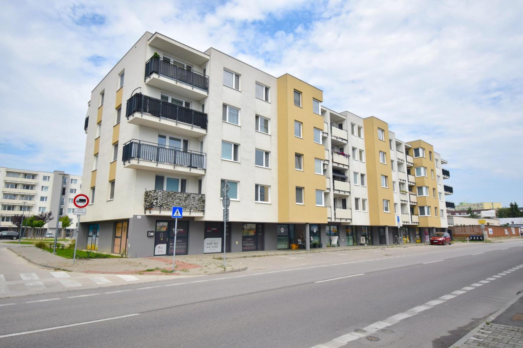 Apartman Zlatovska 22B Trencin Exterior photo